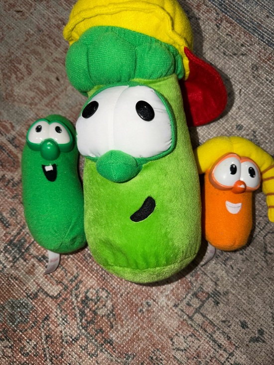 Veggie Tales Other - Vintage Veggie Tales Stuff Animals Laura Carrot Larry Cucumber Junior Asparagus